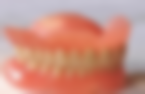 生物相容性对比：谁更亲近人体？